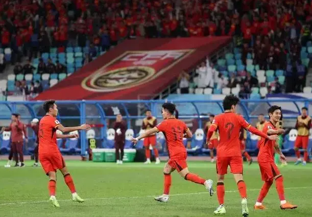 足球赛场上一幕幕扣人心弦的对决