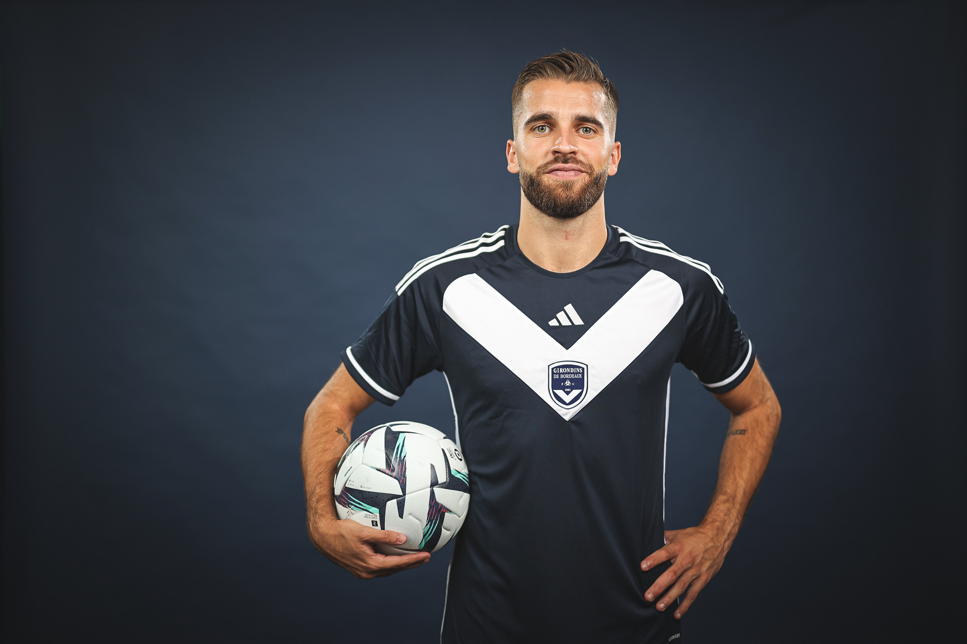 vsports体育-波尔多俱乐部举办球迷互动活动,球队精神抖擞