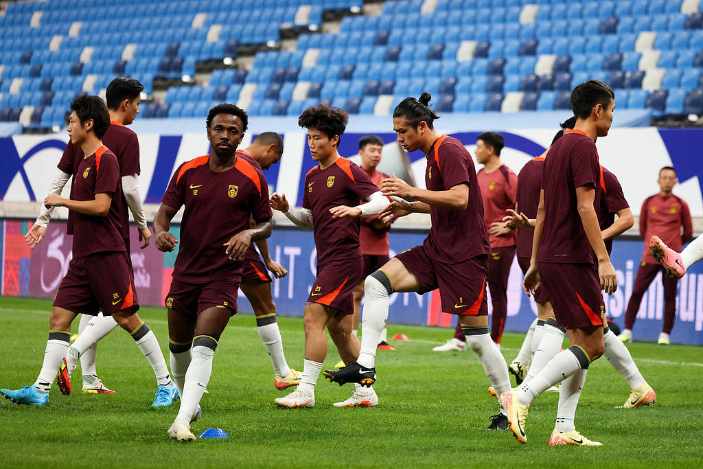 V体育官方app-十赛决赛，双方队员展开激烈战斗，副分不离