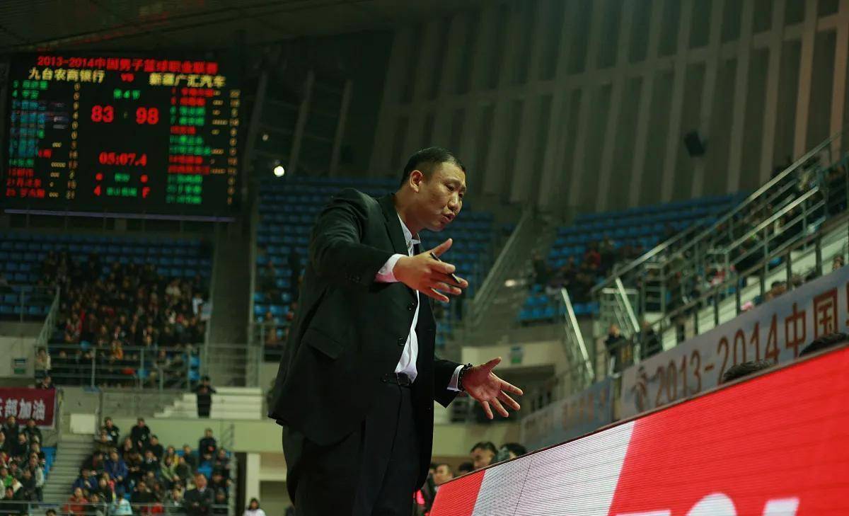 云南男篮主教练被停职,球队管理层调整 云南男篮主教练被停职,球队管理层调整