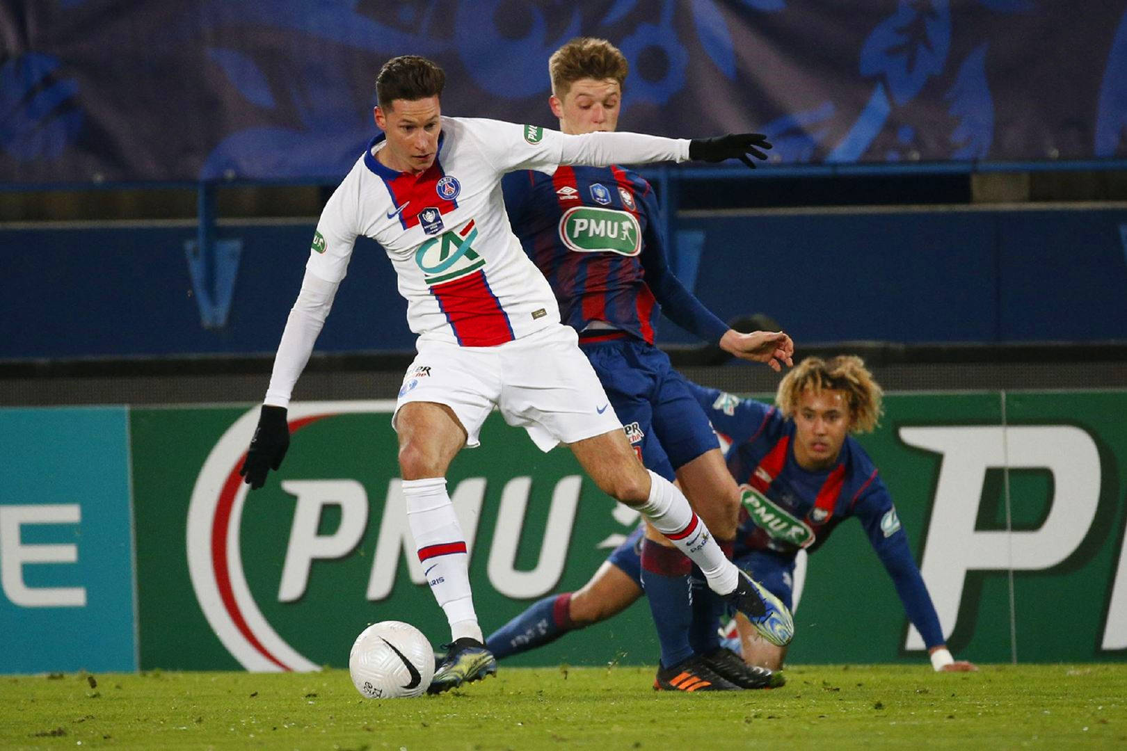 vsports体育-巴黎圣日耳曼客场惨败，遭遇联赛两连败