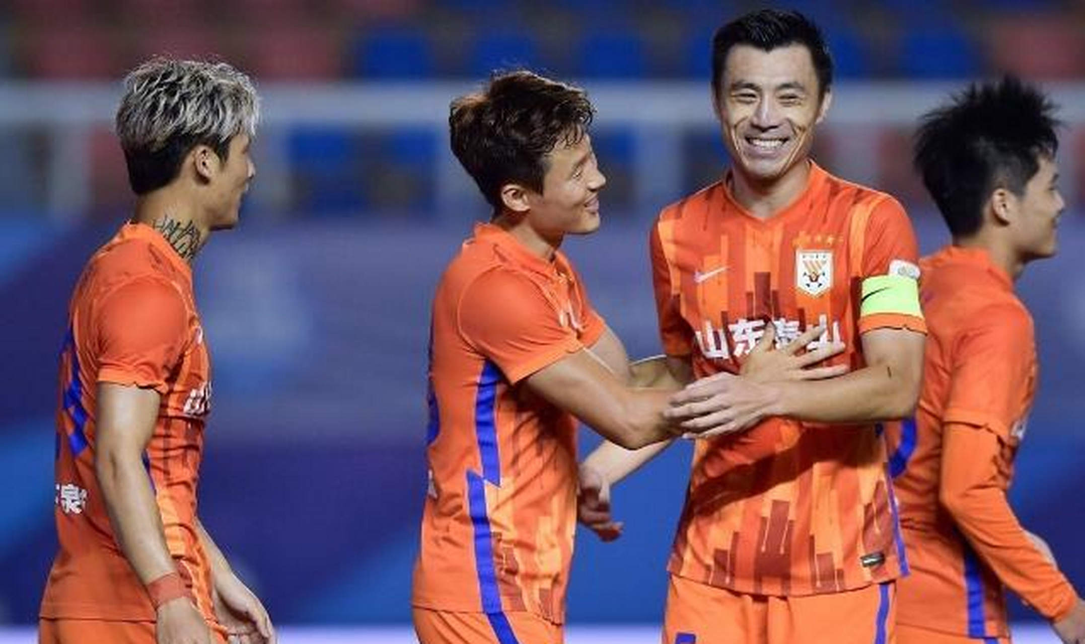 山东鲁能门将表现出色，助球队逆转胜利