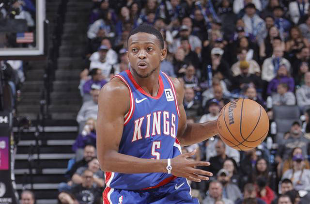 V体育官网-NBA球星热身赛表现抢眼，备战新赛季！