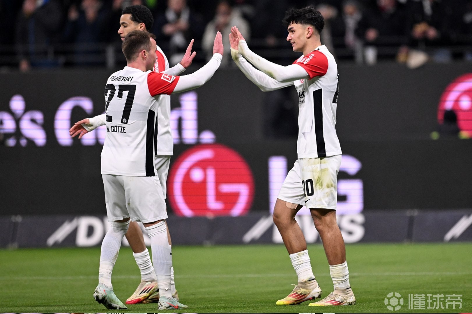 V体育-法兰克福战平对手，争夺欧战机会尚存