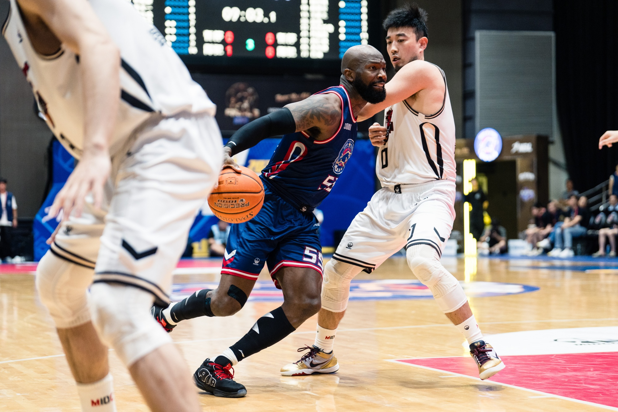 V体育-南美杯篮球比赛迎来高潮，强队实力过人