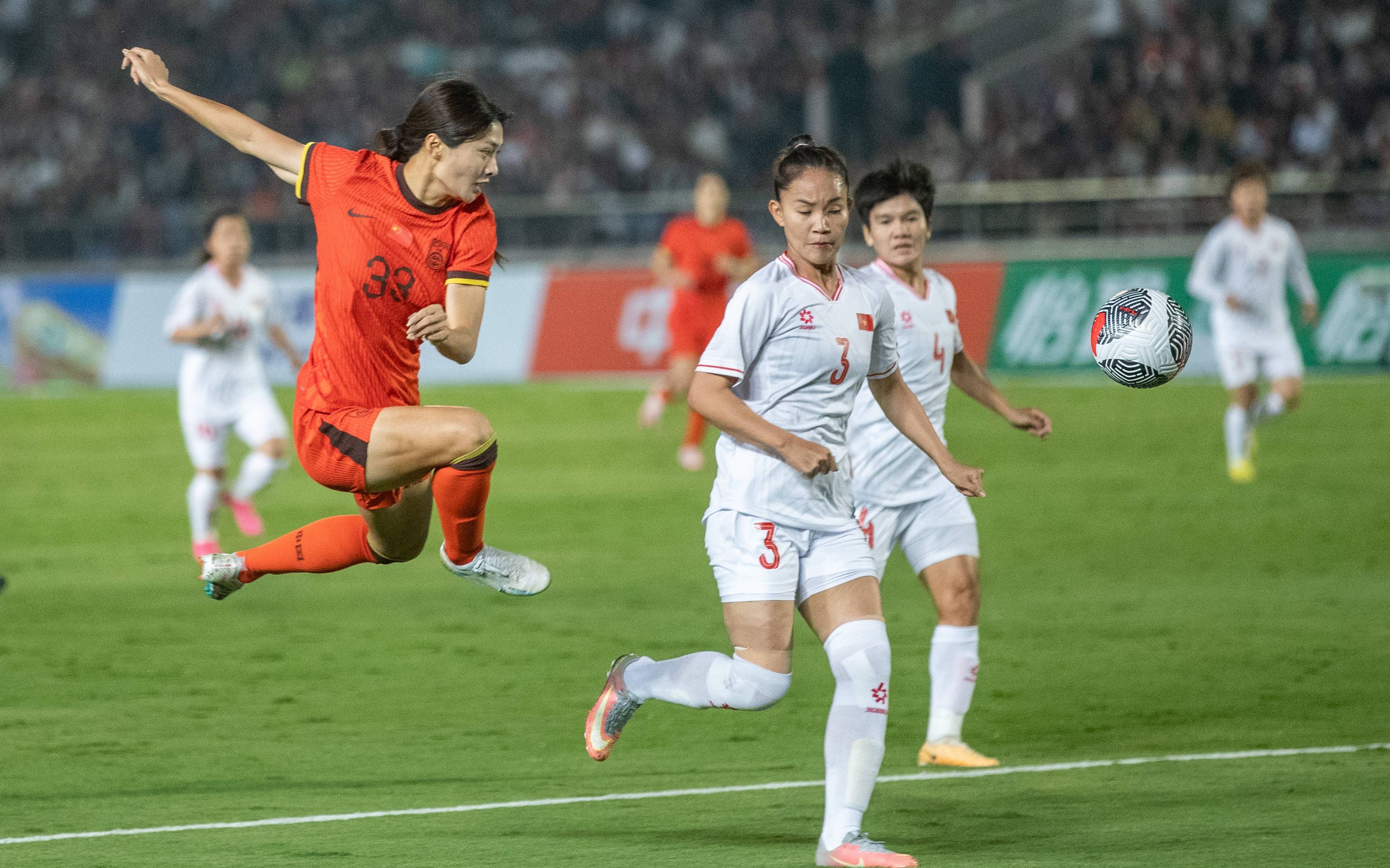 V体育官方app-国际比赛中，中国女足团队展现实力