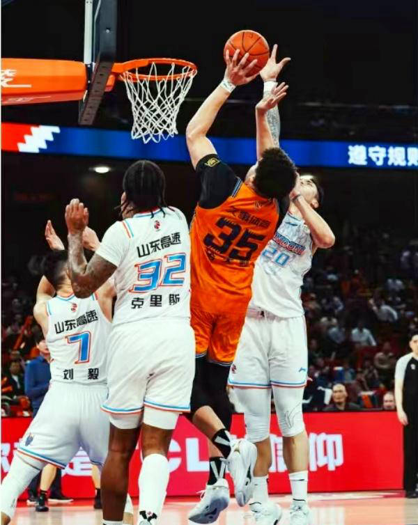 克莱蒙险胜昂热，逆袭积分榜追赶对手