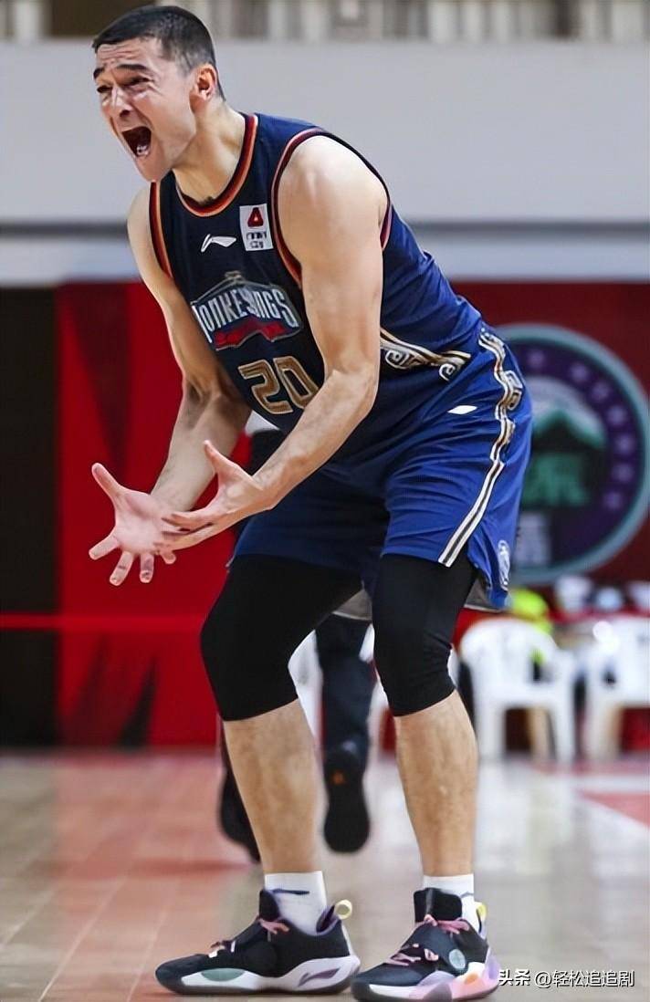 V体育-拿坡里球员受伤，恐影响赛季表现