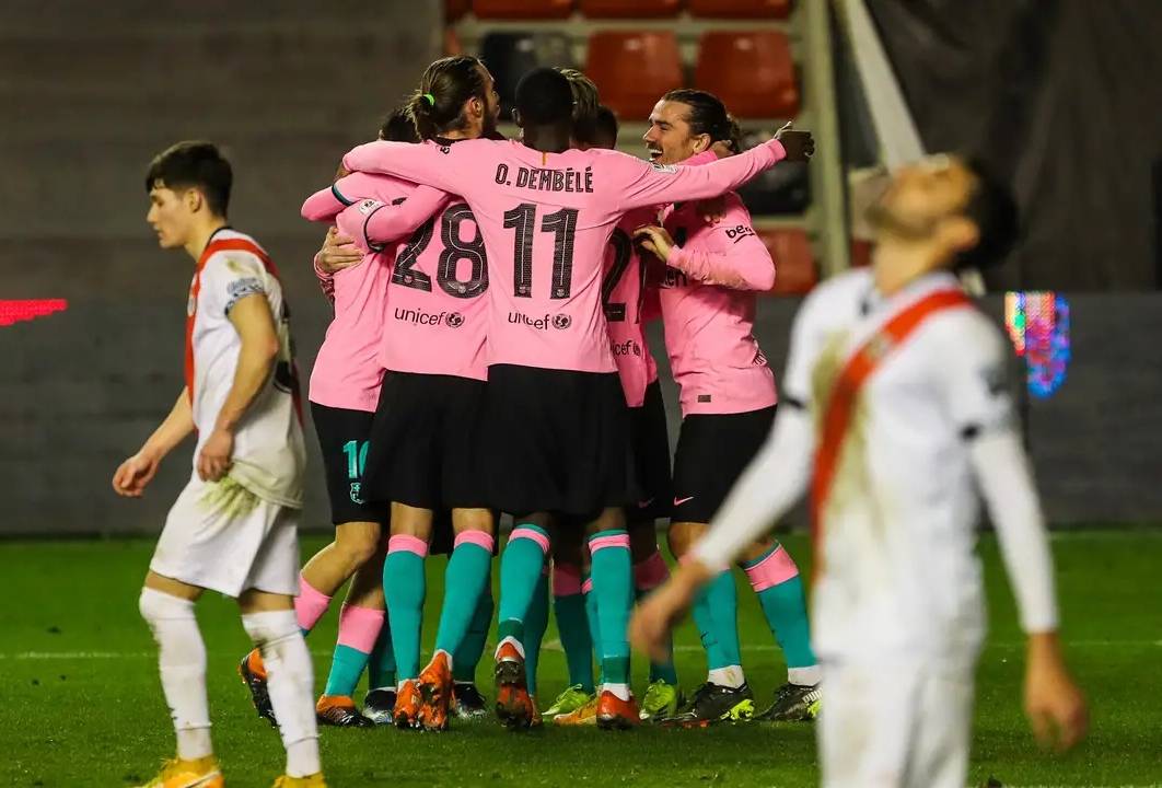 V体育官方app-巴塞罗那逆转战胜对手，豪取三分保持领先地位