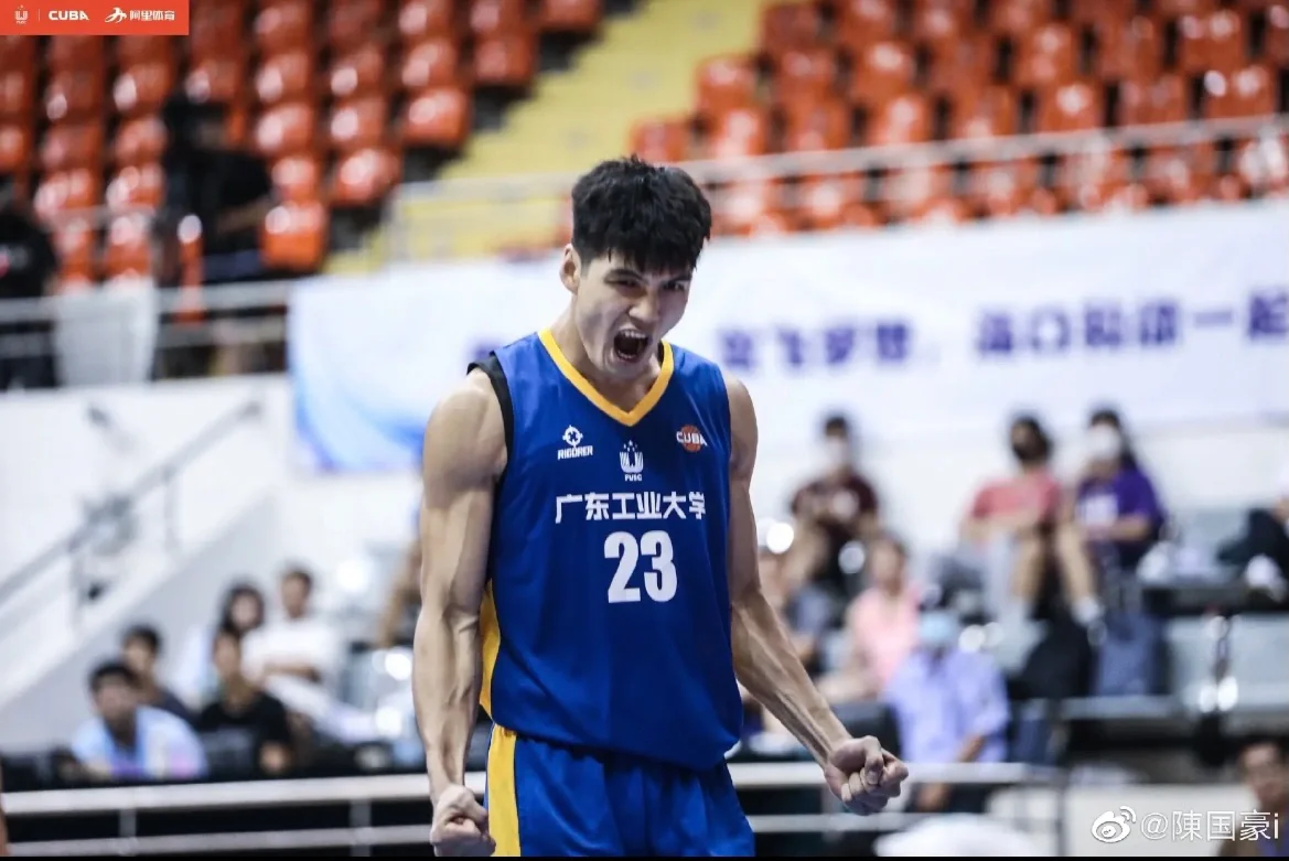 V体育官方app-上海男篮客场不敌广东队，遗憾收场