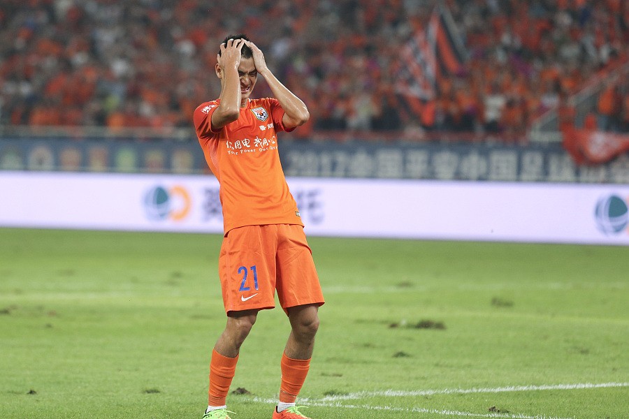 V体育-延边富德客场逼平榜首，喜获胜利