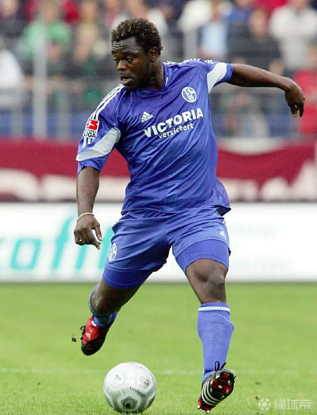 沙尔克04前锋接受手术治疗，伤愈归来