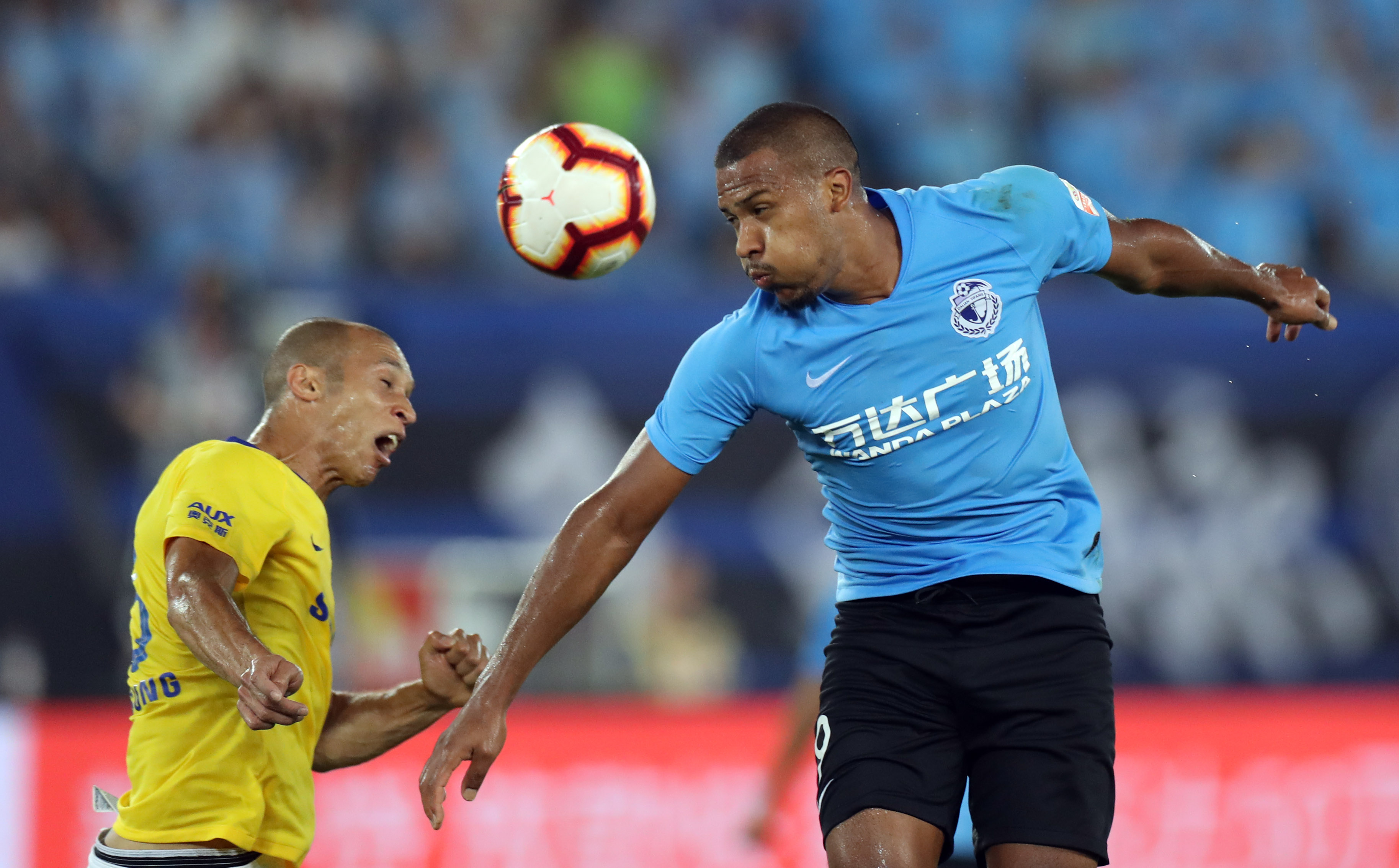 V体育-大连一方客场负于江苏苏宁，遭遇困境