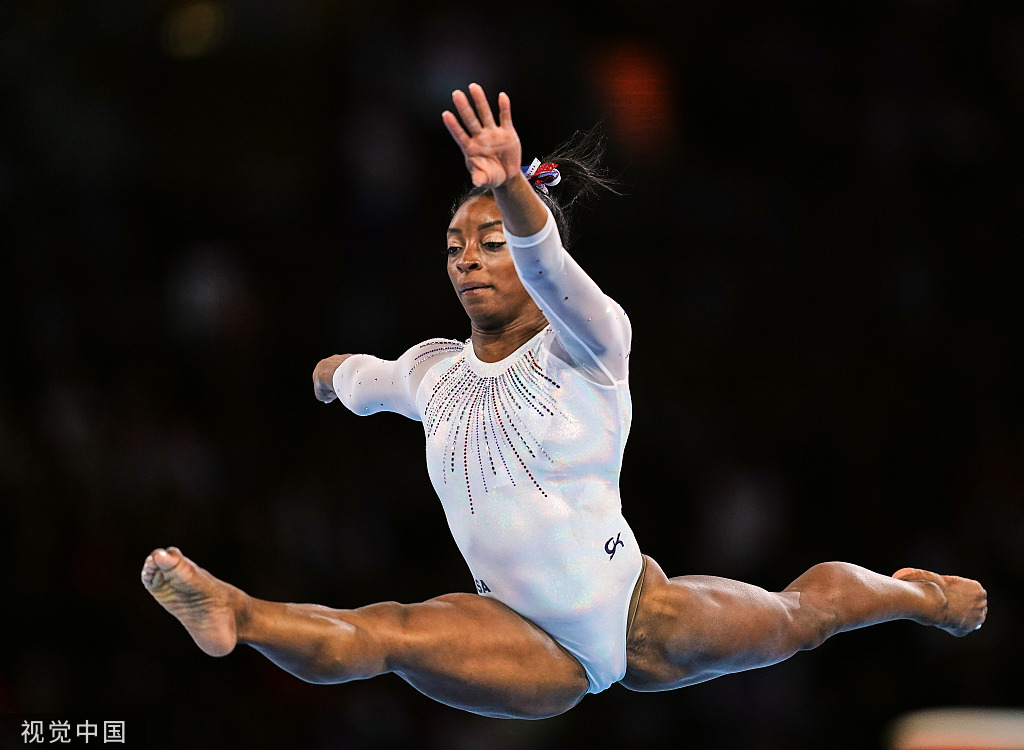 拉脱维亚体操选手冲刺成功夺冠